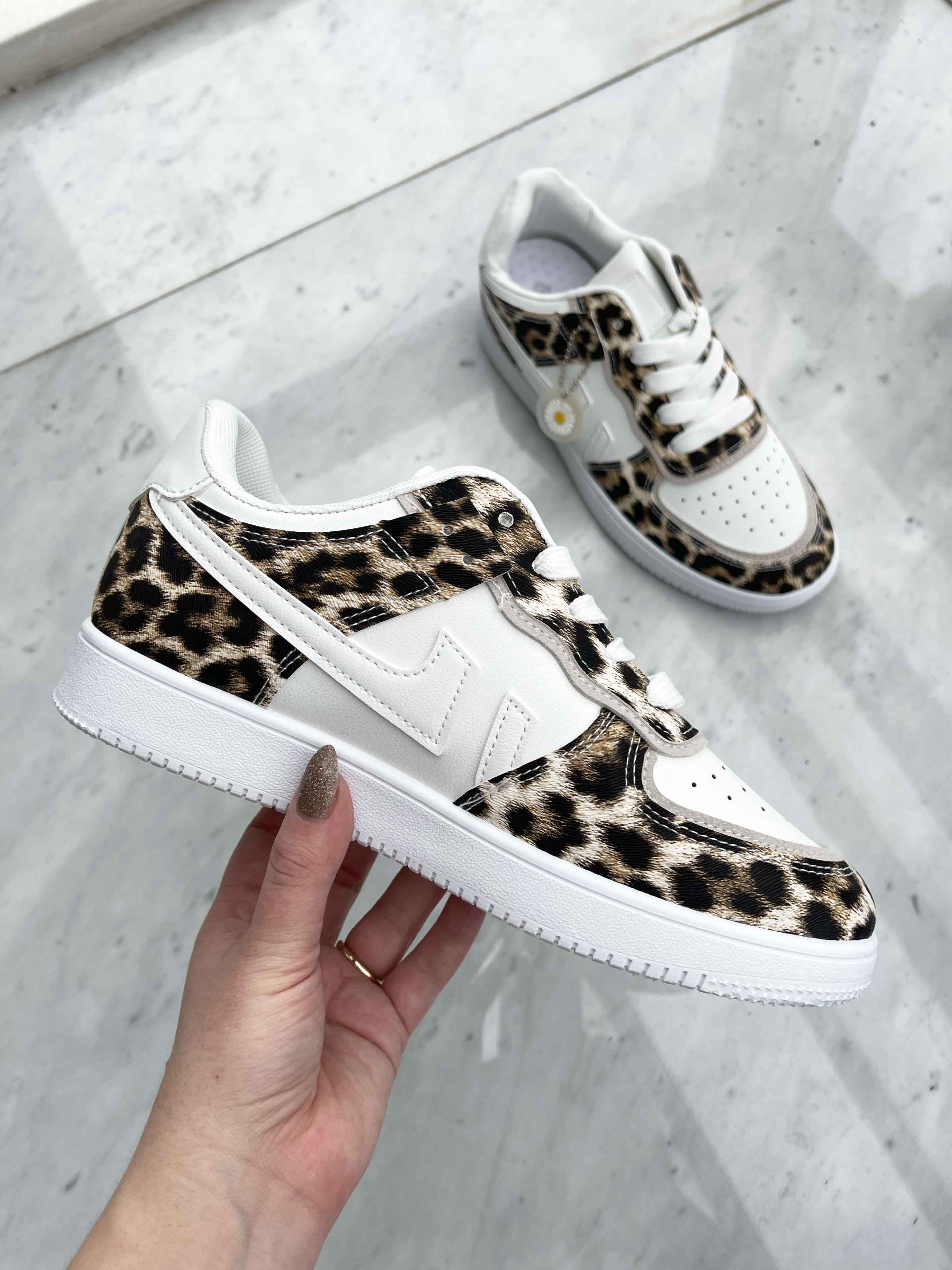 Jules - Hvide sneakers med snørebånd